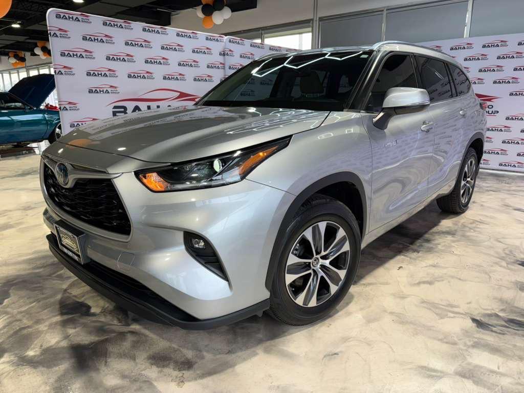 used 2021 Toyota Highlander Hybrid car, priced at $33,995