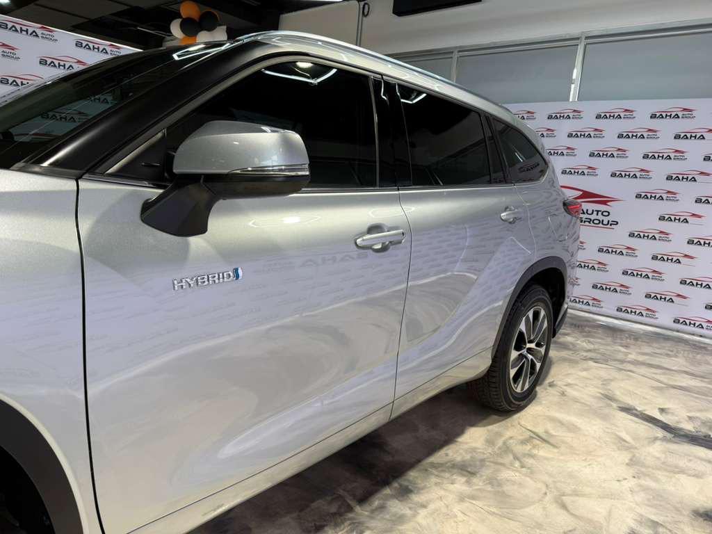 used 2021 Toyota Highlander Hybrid car, priced at $33,995