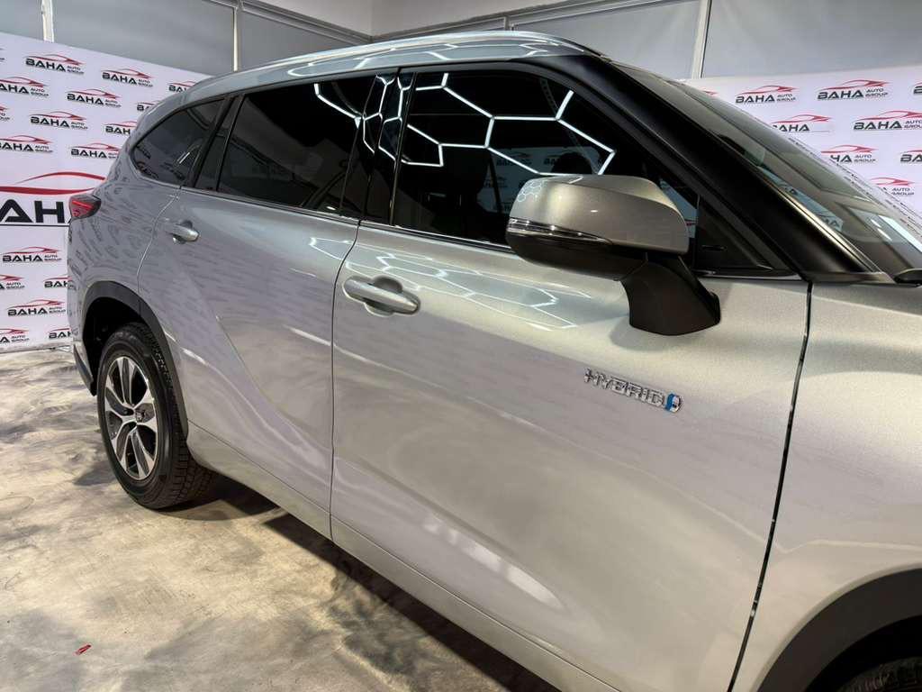 used 2021 Toyota Highlander Hybrid car, priced at $33,995