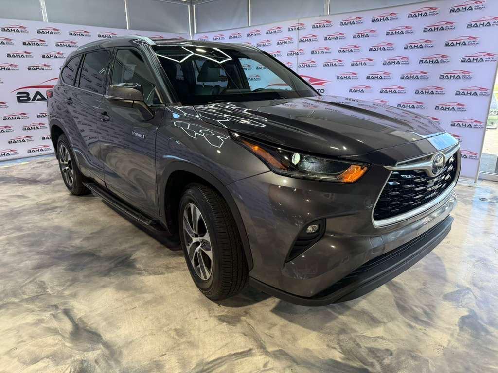 used 2021 Toyota Highlander Hybrid car, priced at $31,995
