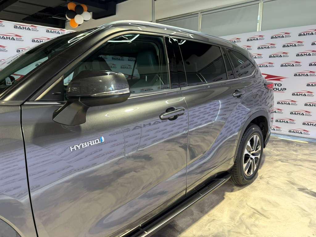 used 2021 Toyota Highlander Hybrid car, priced at $31,995