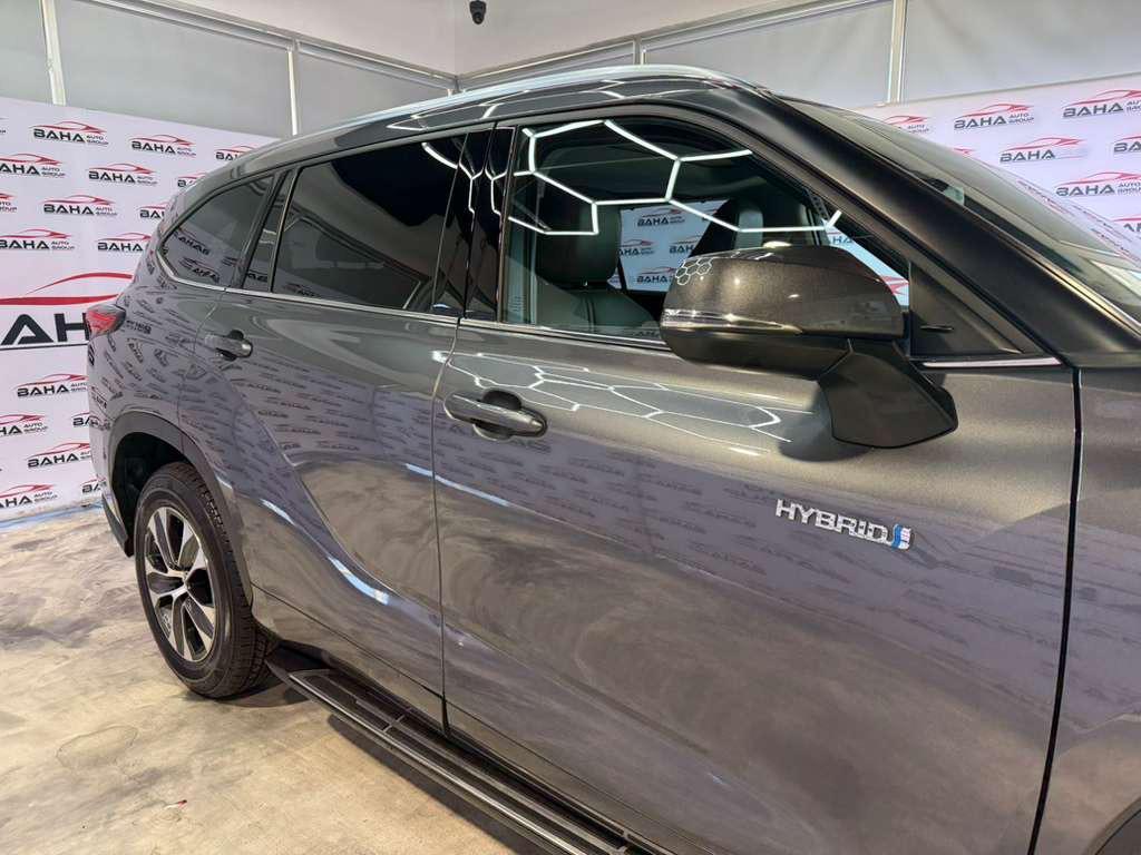 used 2021 Toyota Highlander Hybrid car, priced at $31,995