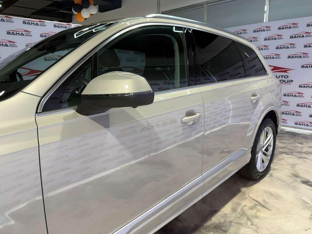 used 2024 Audi Q7 car, priced at $43,995