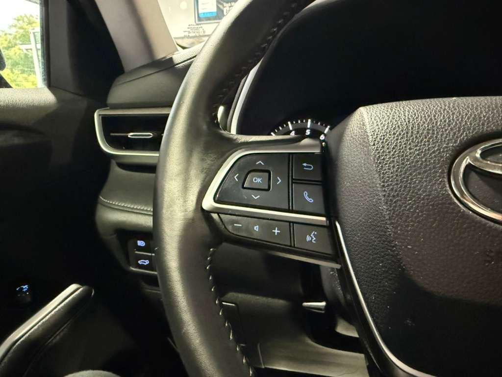 used 2021 Toyota Highlander car, priced at $29,995