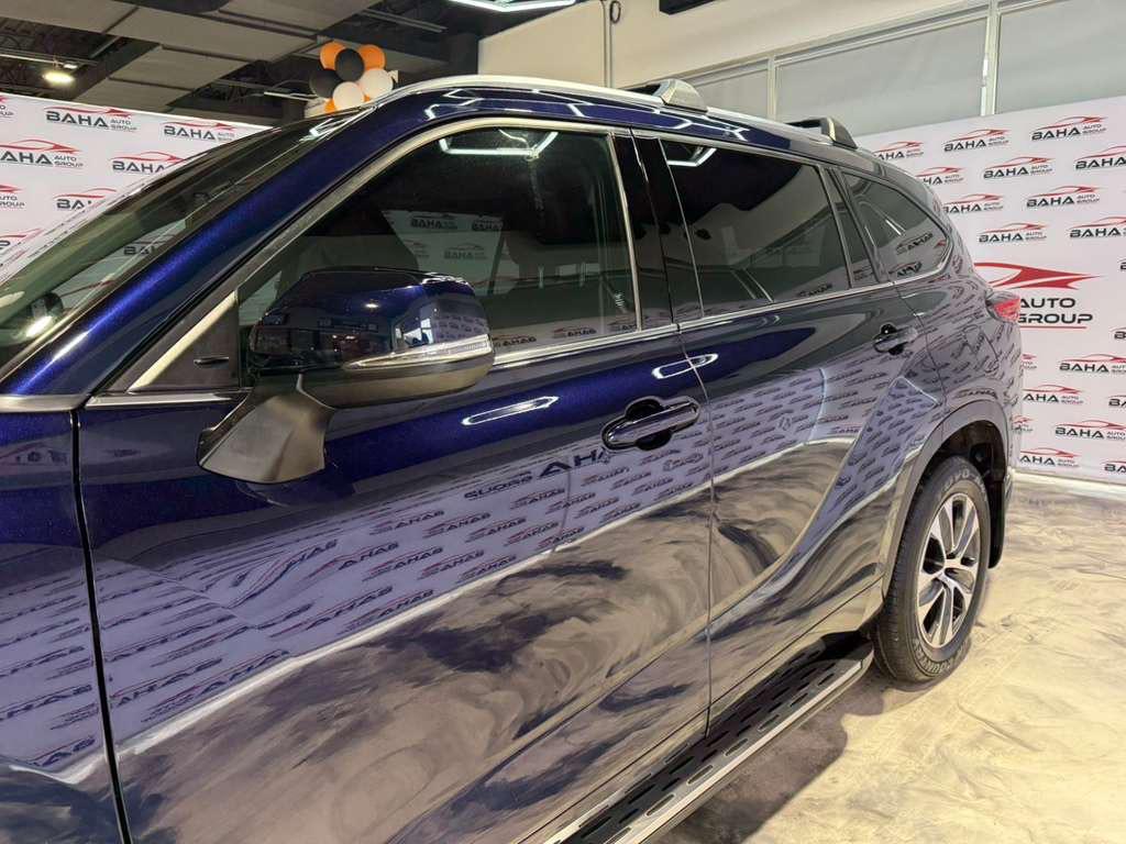 used 2021 Toyota Highlander car, priced at $29,995