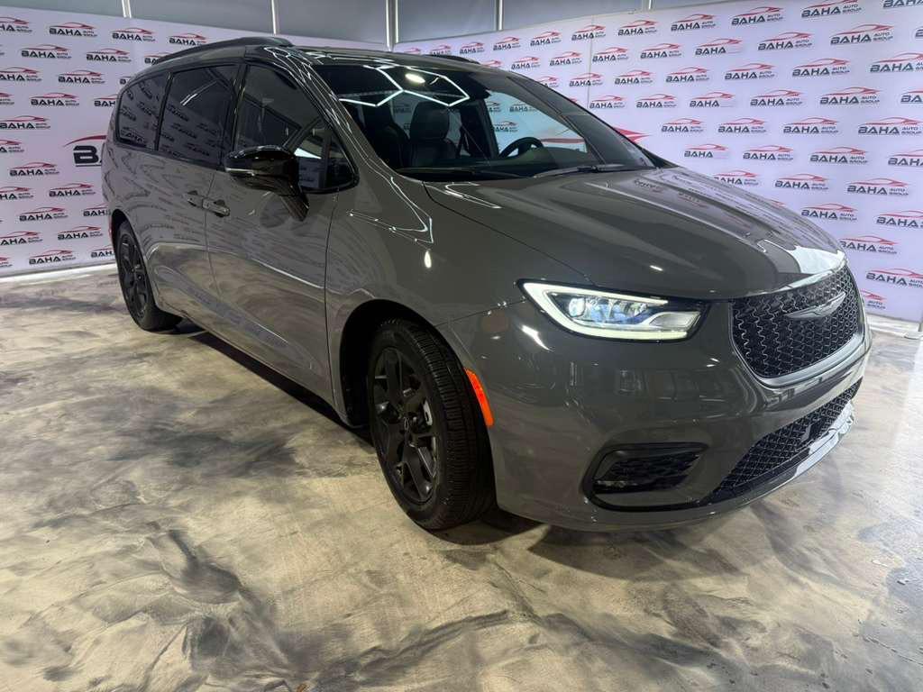used 2025 Chrysler Pacifica car, priced at $37,995