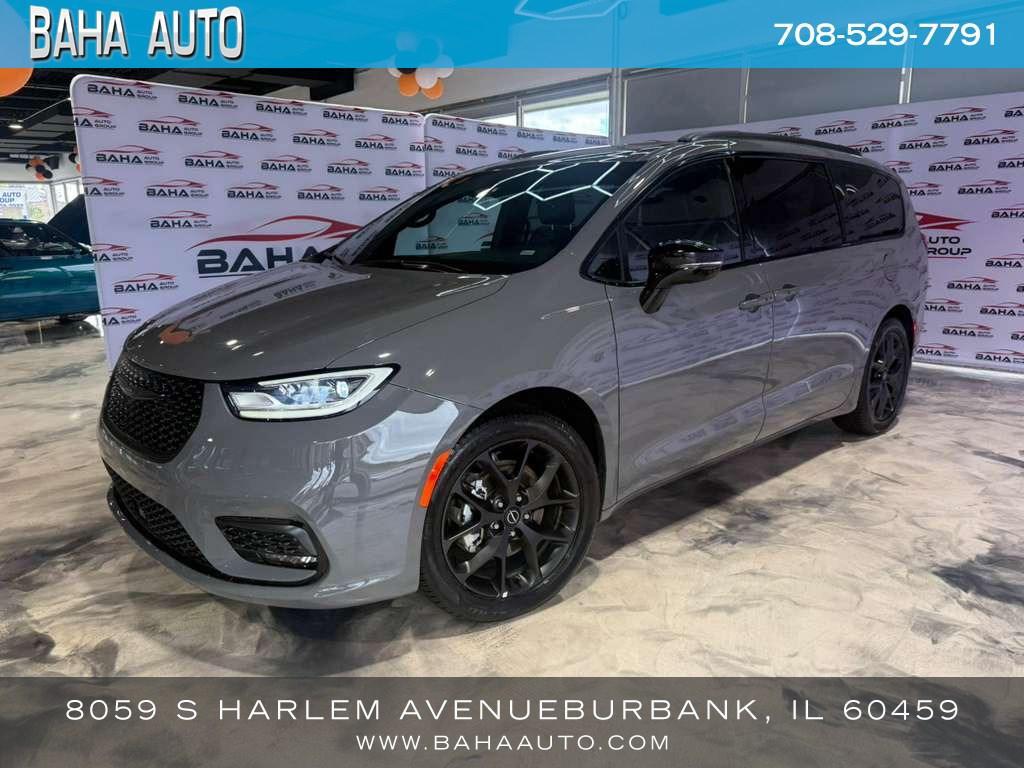 used 2025 Chrysler Pacifica car, priced at $37,995