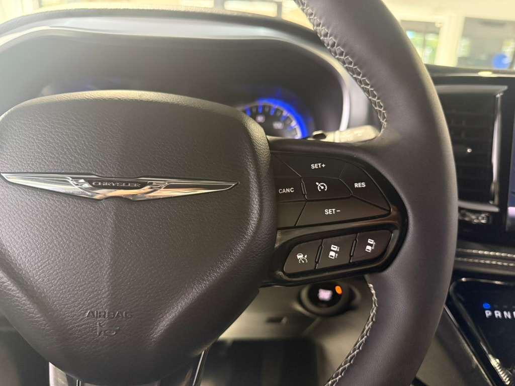 used 2025 Chrysler Pacifica car, priced at $37,995