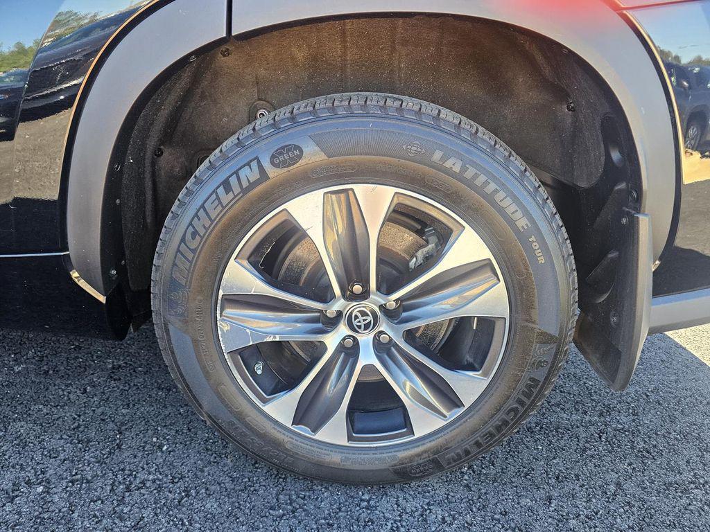 used 2022 Toyota Highlander car, priced at $29,311
