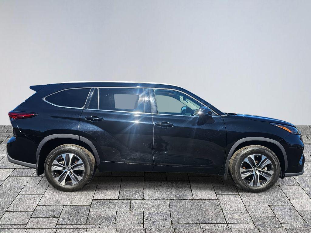 used 2022 Toyota Highlander car, priced at $29,311