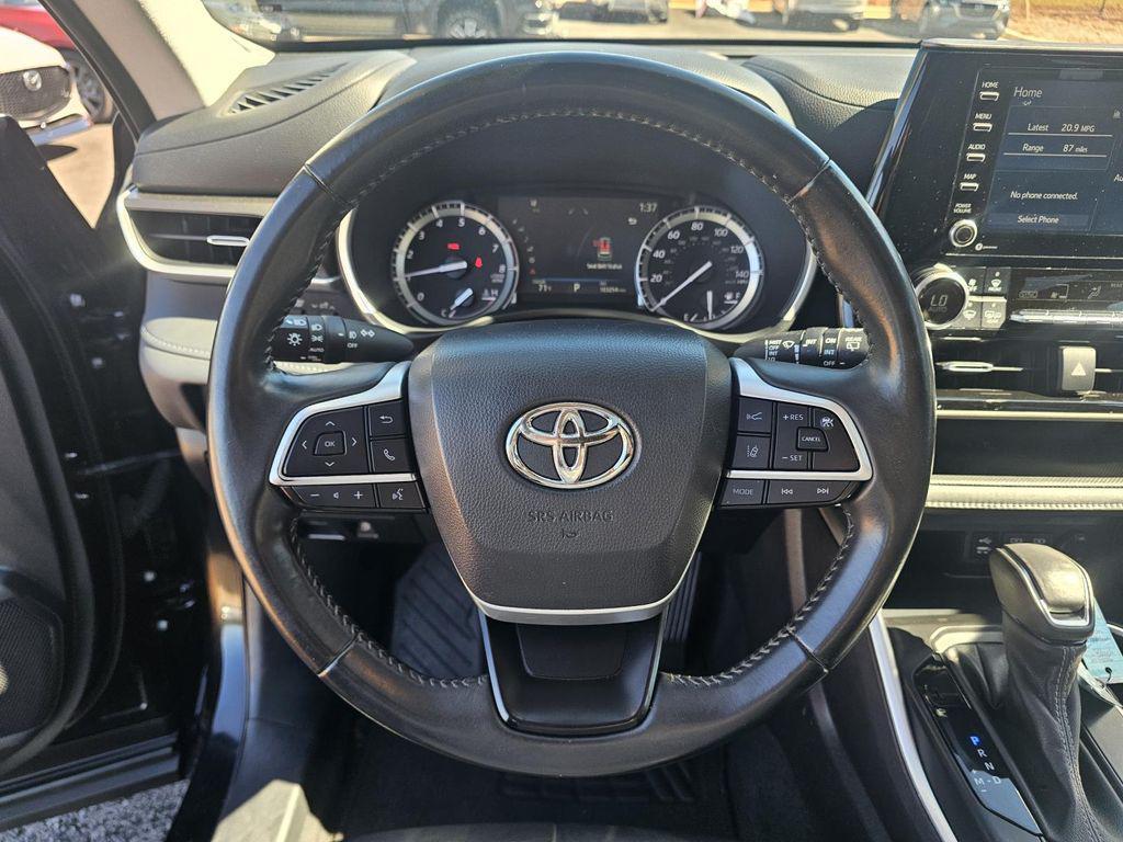 used 2022 Toyota Highlander car, priced at $29,311