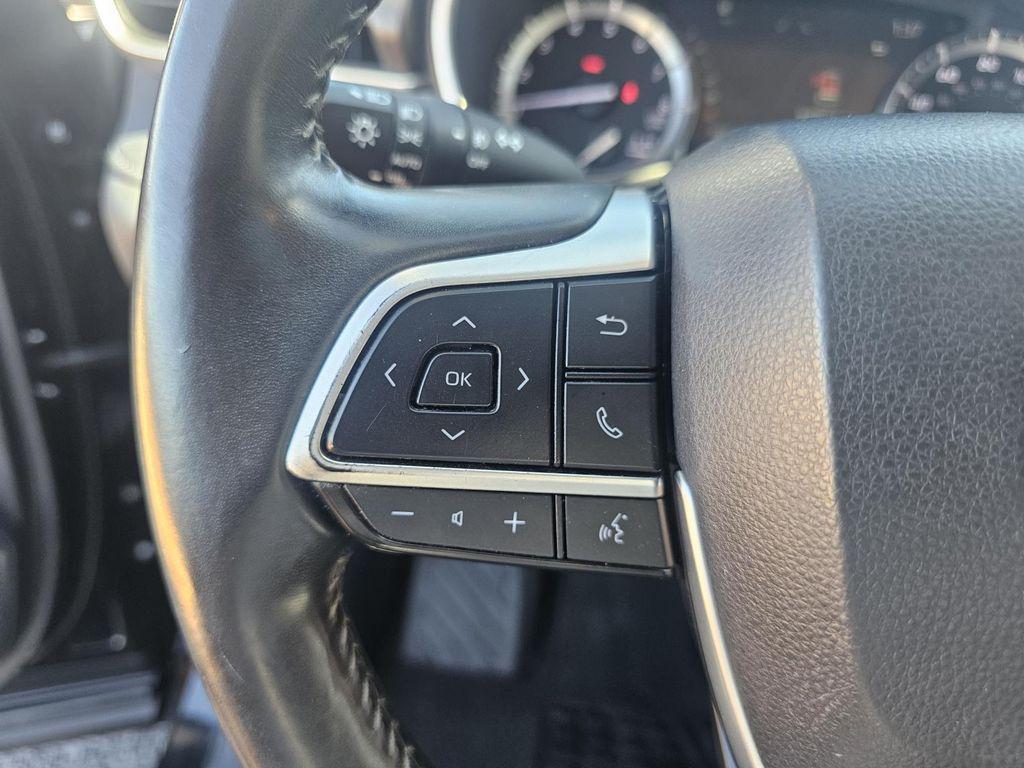 used 2022 Toyota Highlander car, priced at $29,311