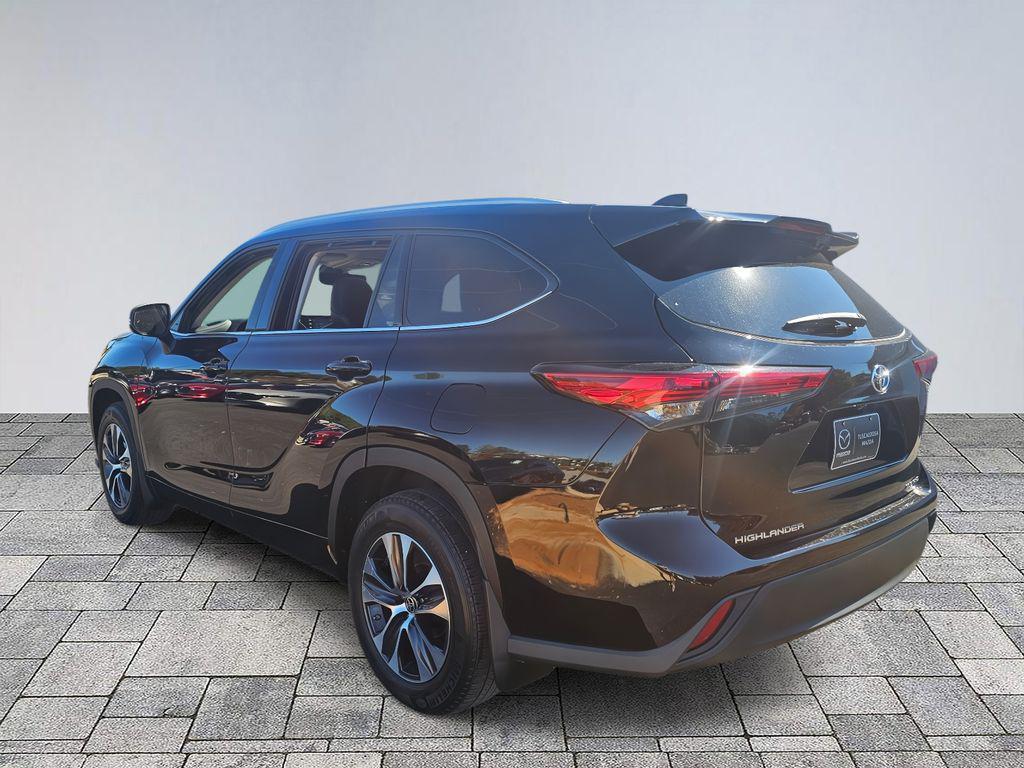 used 2022 Toyota Highlander car, priced at $29,311