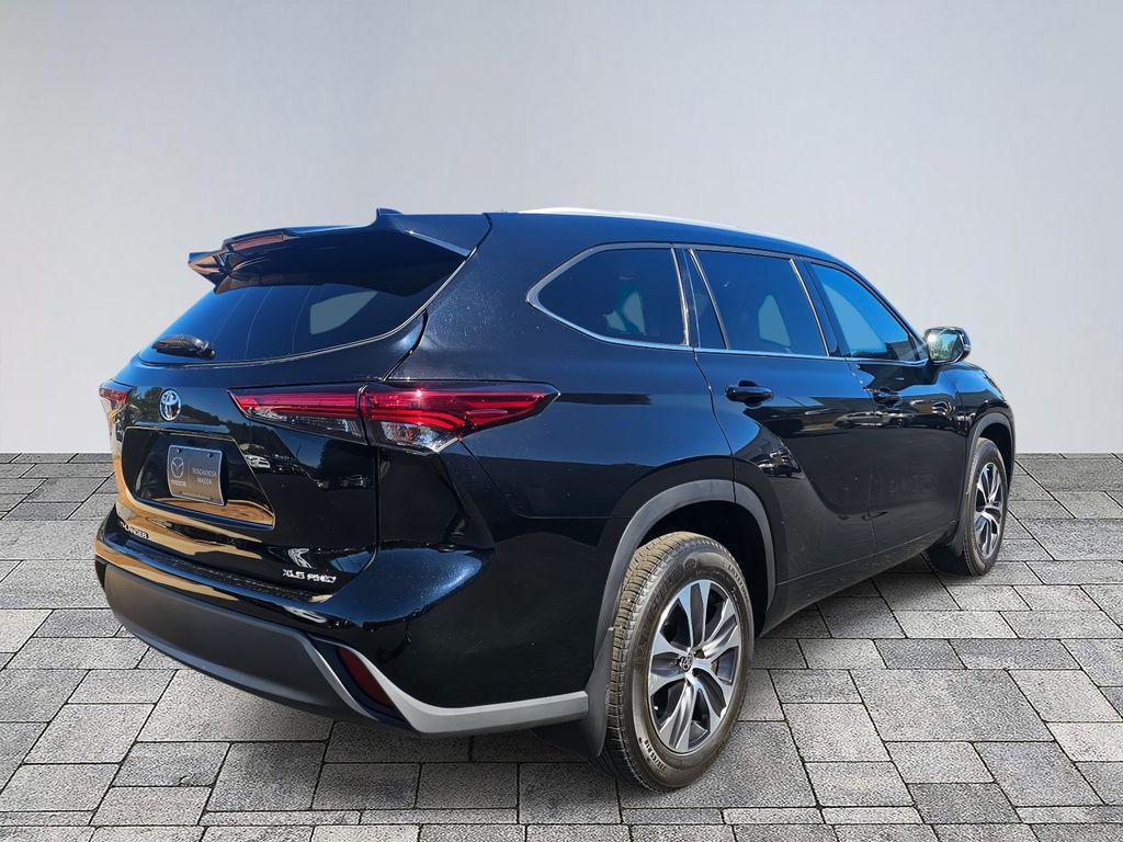 used 2022 Toyota Highlander car, priced at $29,311