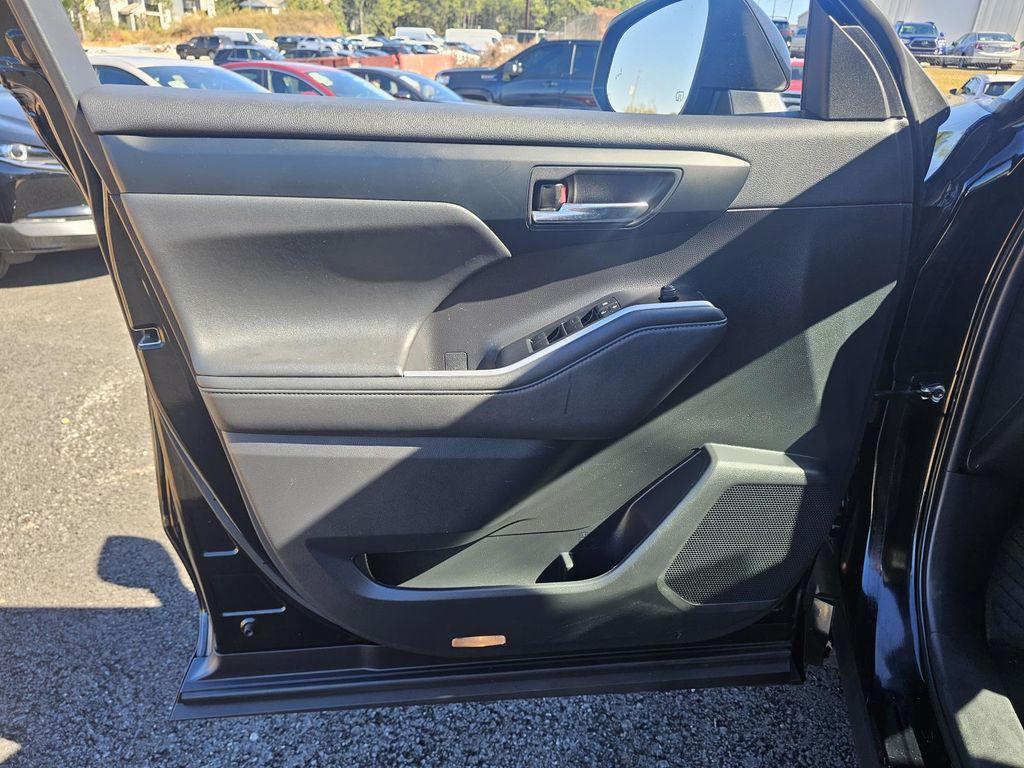 used 2022 Toyota Highlander car, priced at $29,311