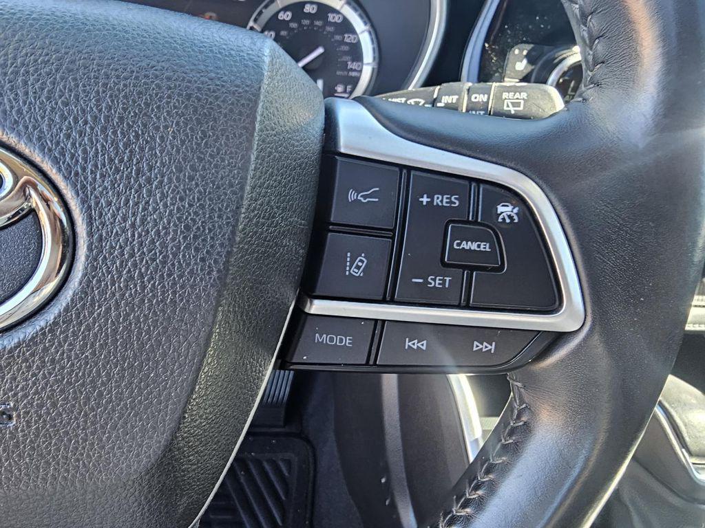 used 2022 Toyota Highlander car, priced at $29,311