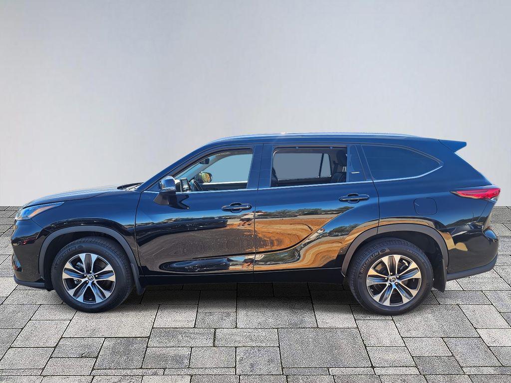 used 2022 Toyota Highlander car, priced at $29,311