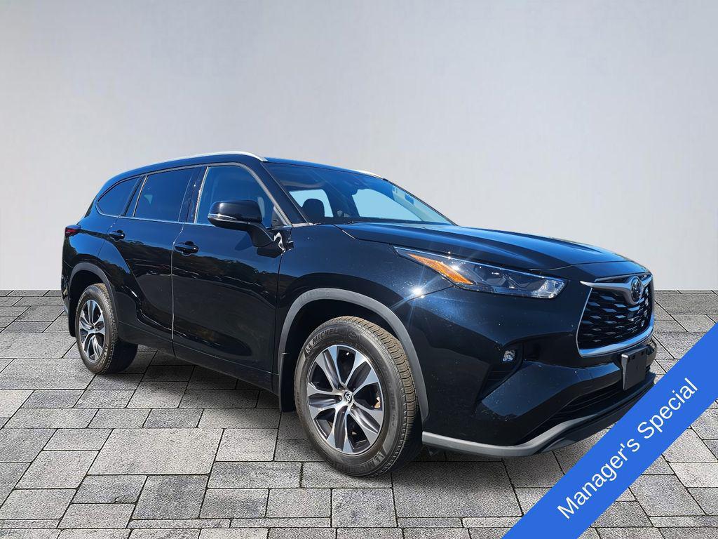 used 2022 Toyota Highlander car, priced at $29,311