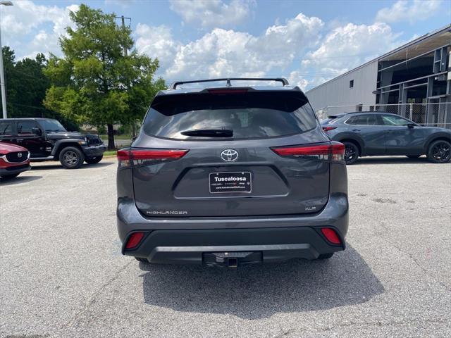 used 2022 Toyota Highlander car, priced at $34,162