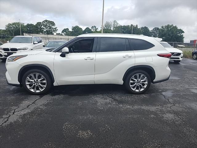used 2022 Toyota Highlander car, priced at $37,102