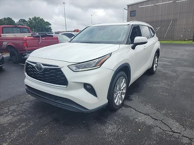 used 2022 Toyota Highlander car, priced at $37,102