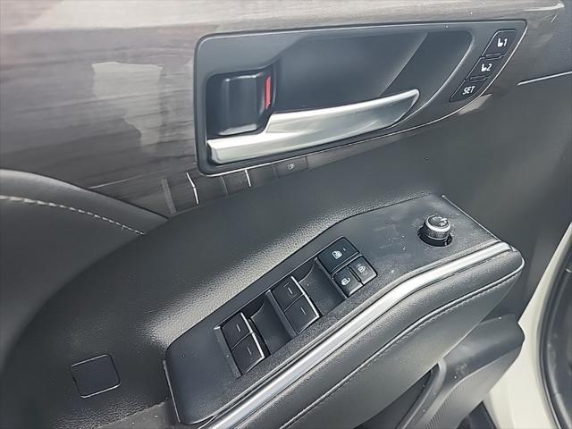 used 2022 Toyota Highlander car, priced at $37,102