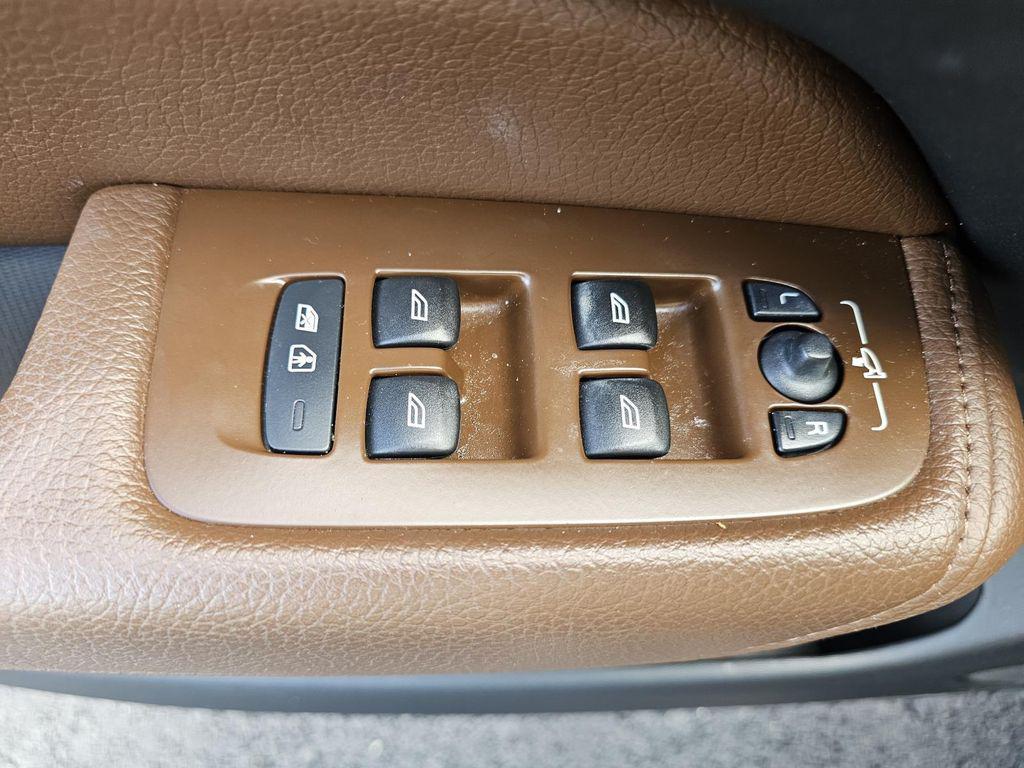 used 2022 Volvo XC60 car, priced at $22,324