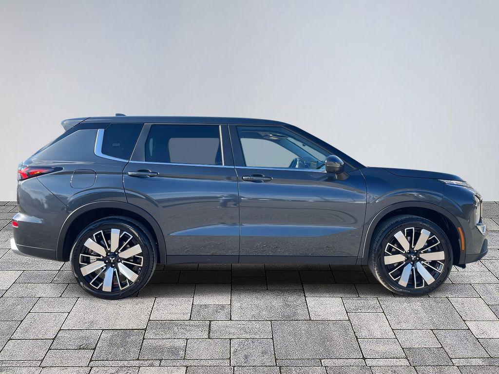 used 2025 Mitsubishi Outlander car, priced at $25,604