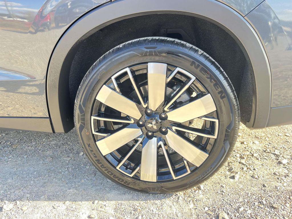 used 2025 Mitsubishi Outlander car, priced at $25,604