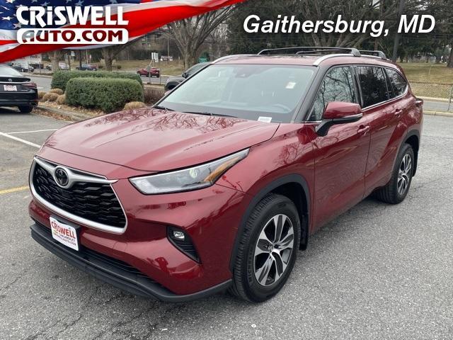 used 2021 Toyota Highlander car, priced at $32,000