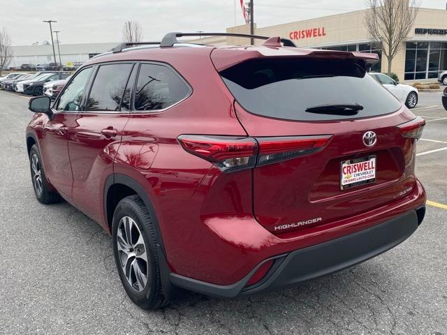 used 2021 Toyota Highlander car, priced at $32,000