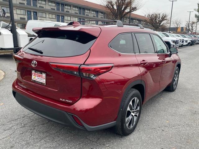 used 2021 Toyota Highlander car, priced at $32,000