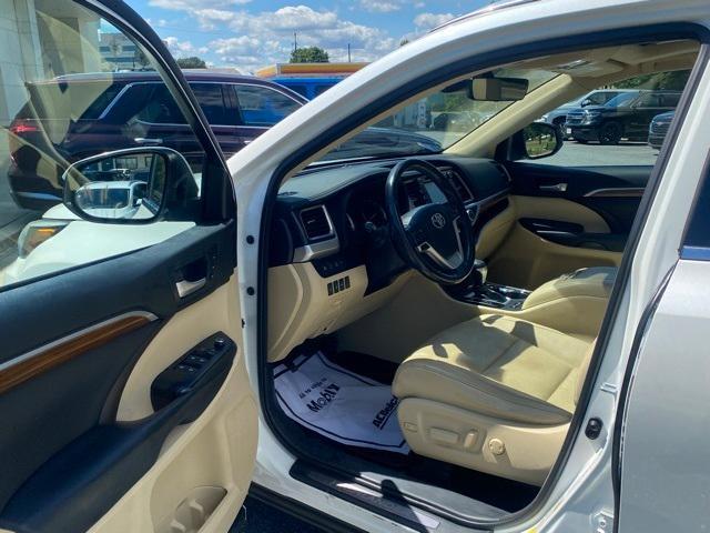 used 2017 Toyota Highlander car, priced at $25,212