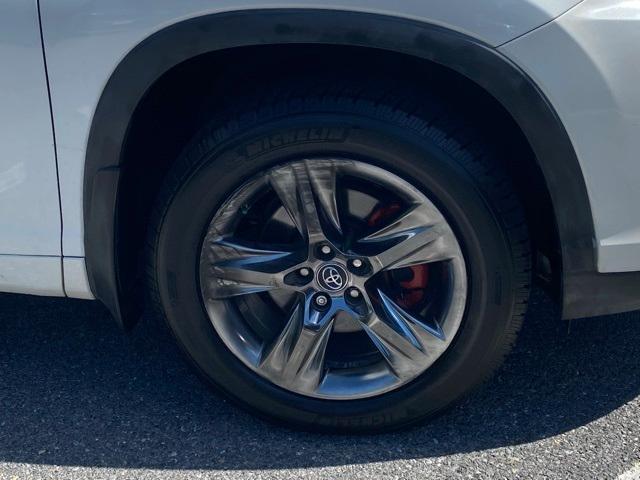used 2017 Toyota Highlander car, priced at $25,212