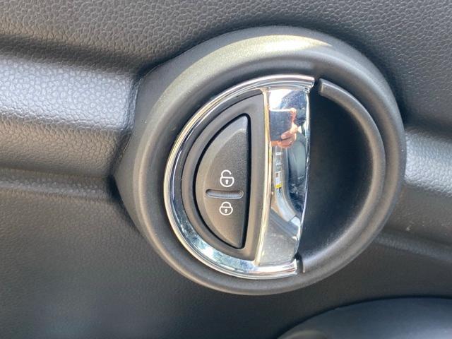 used 2021 MINI Hardtop car, priced at $18,100