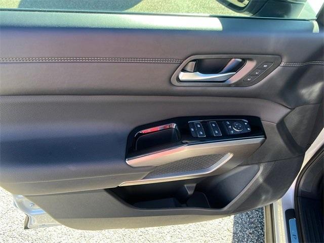 new 2025 Nissan Pathfinder car, priced at $48,753