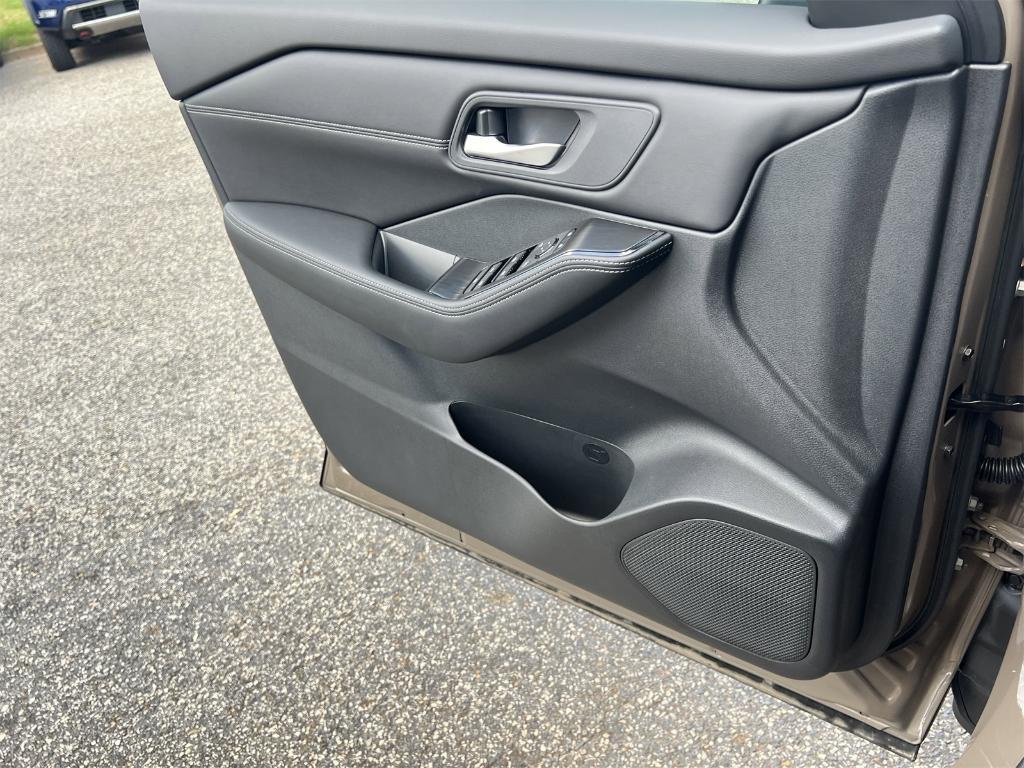 new 2025 Nissan Rogue car, priced at $30,058