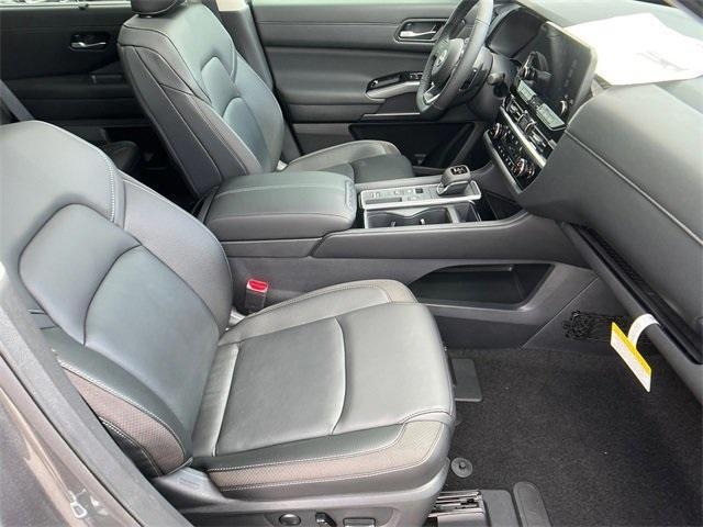 new 2025 Nissan Pathfinder car, priced at $40,661