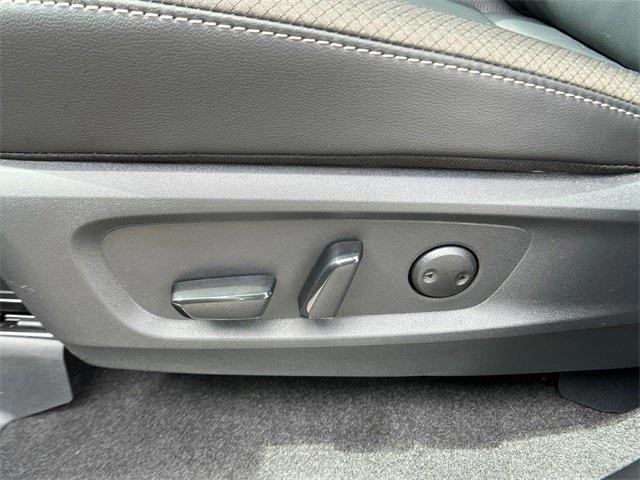 new 2025 Nissan Pathfinder car, priced at $40,661