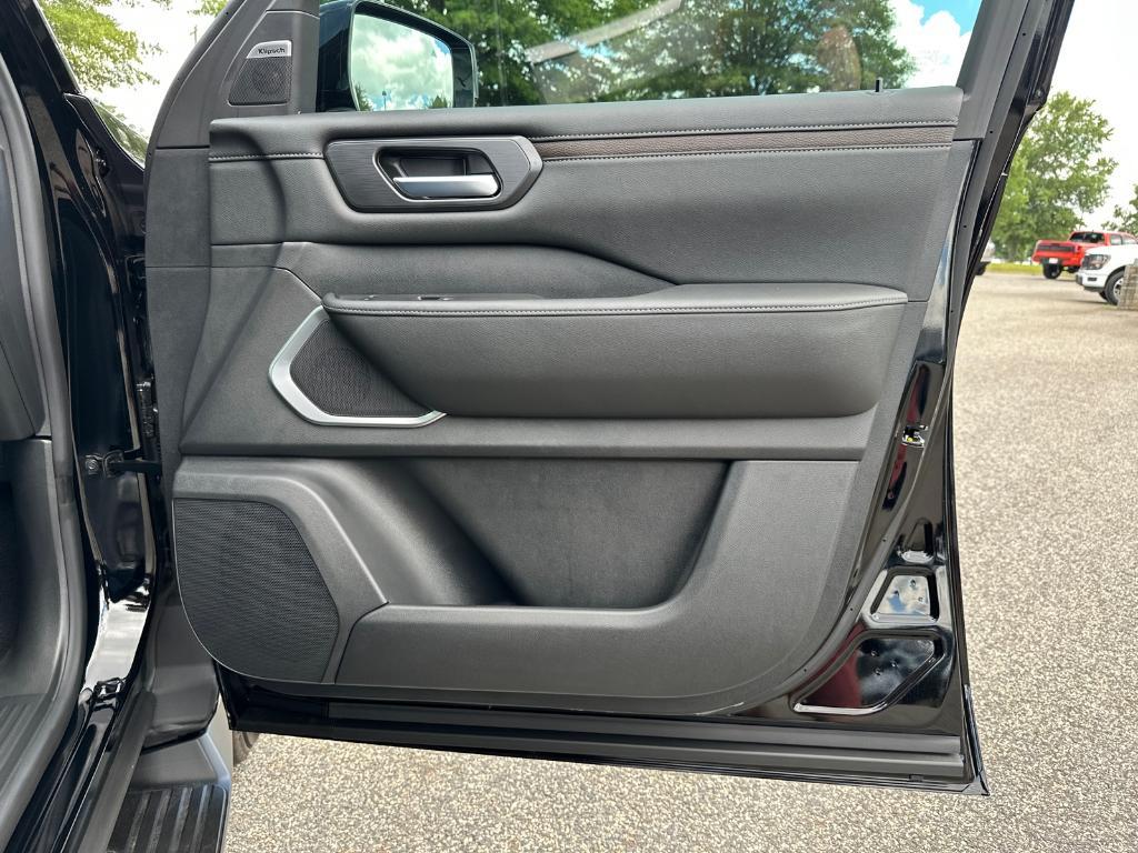 new 2025 Nissan Armada car