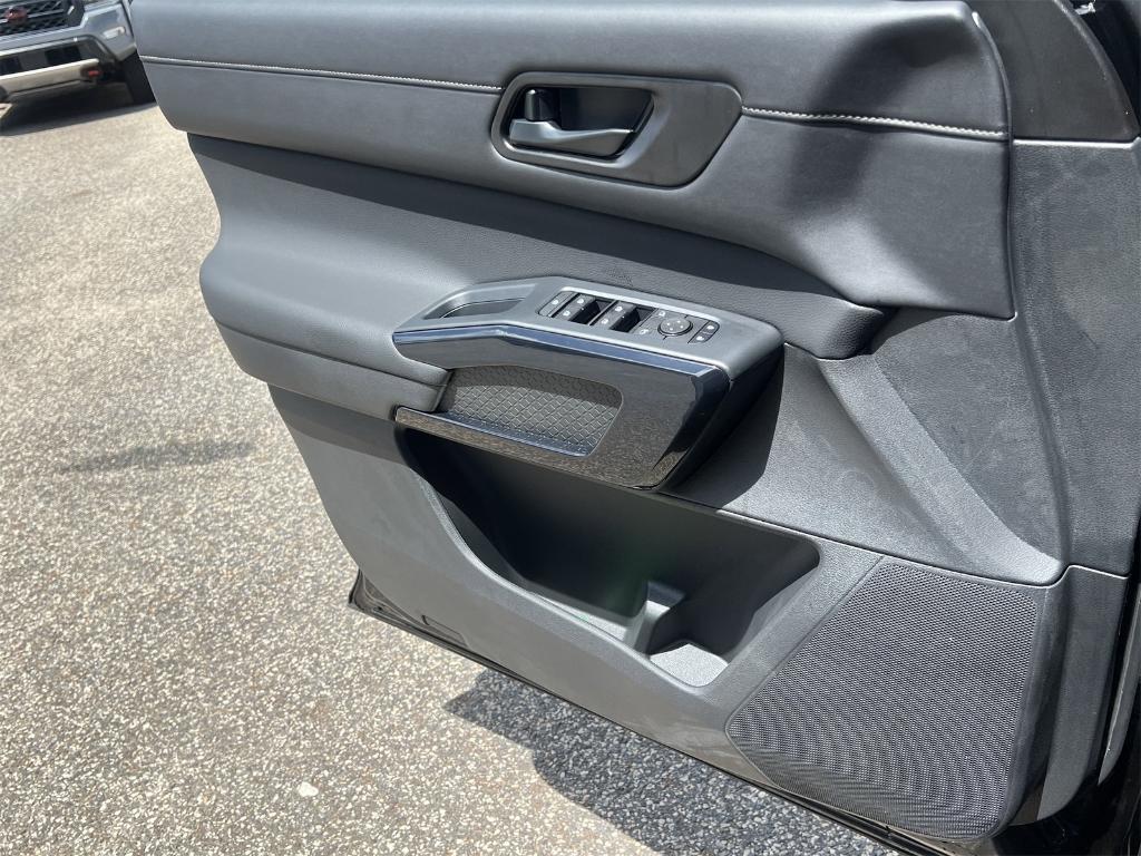 new 2025 Nissan Pathfinder car, priced at $39,104