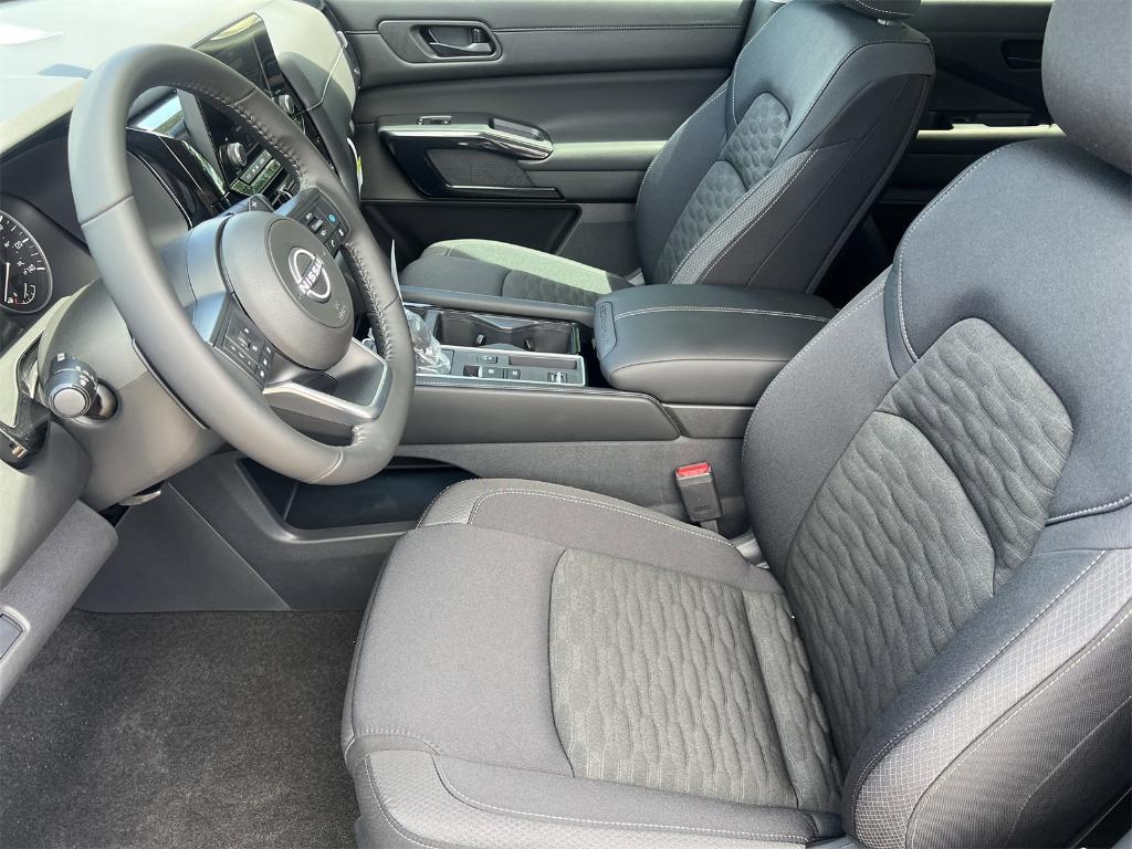 new 2025 Nissan Pathfinder car, priced at $39,104