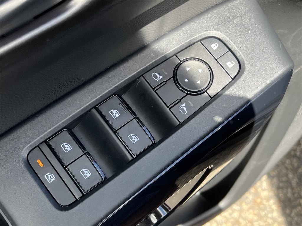 new 2025 Nissan Pathfinder car, priced at $39,104