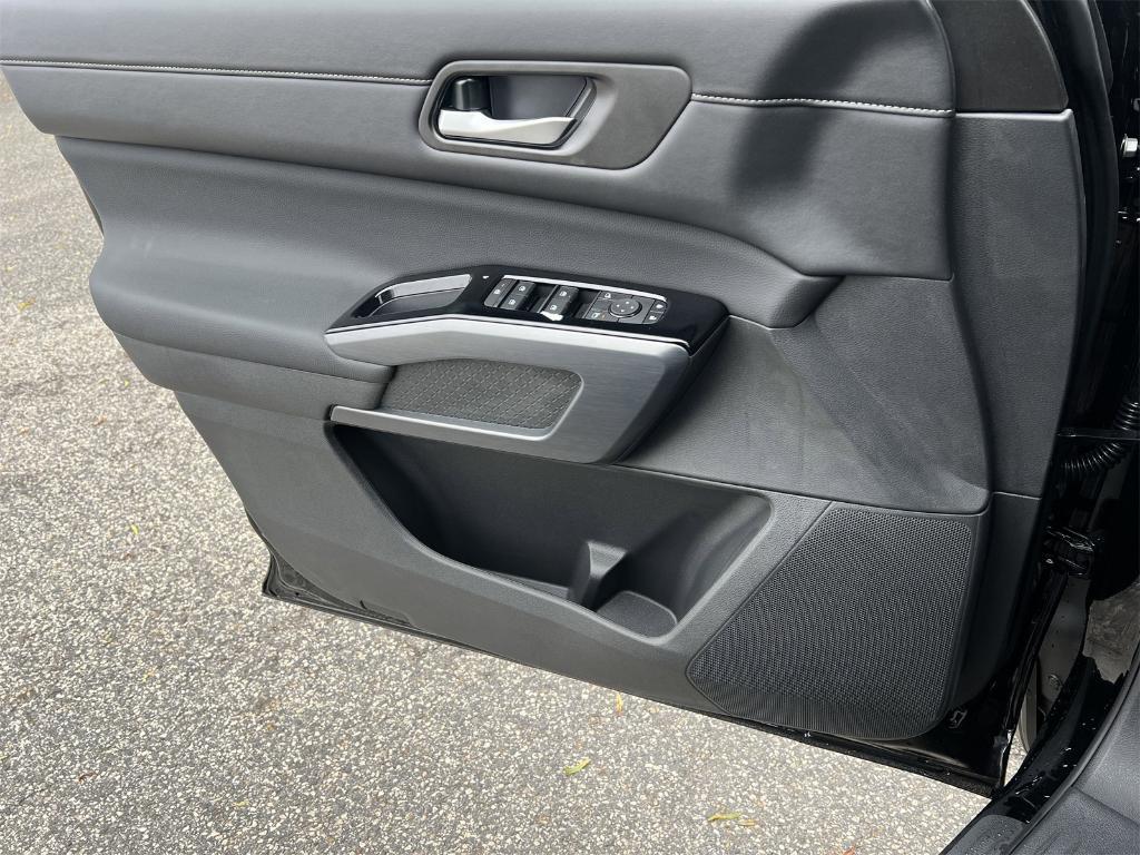 new 2025 Nissan Pathfinder car, priced at $37,928