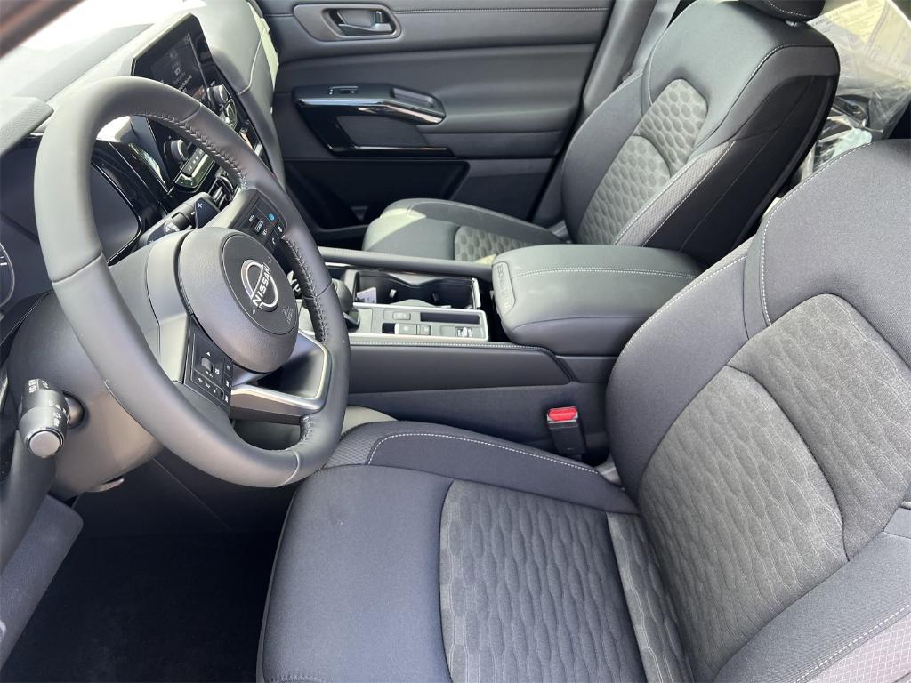 new 2025 Nissan Pathfinder car, priced at $39,586