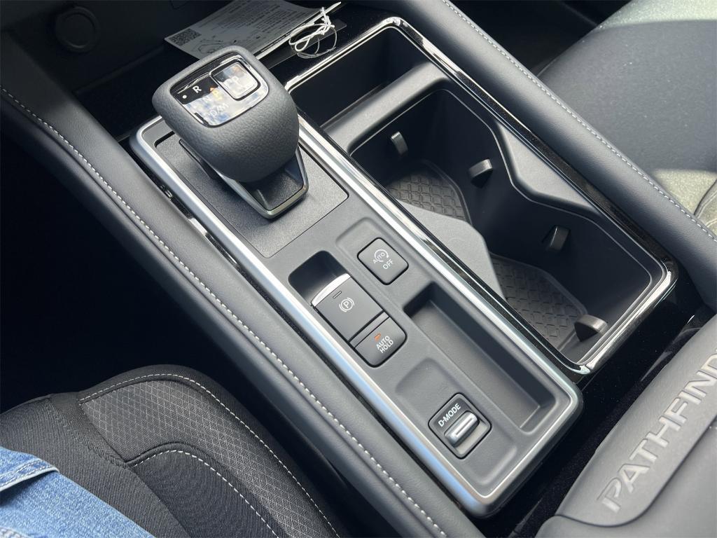 new 2025 Nissan Pathfinder car, priced at $39,586