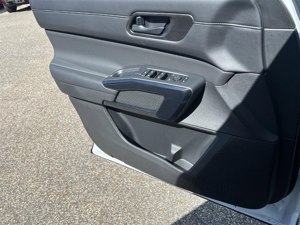 new 2025 Nissan Pathfinder car, priced at $39,586