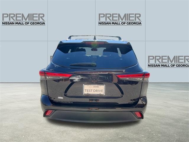 used 2022 Toyota Highlander car, priced at $32,287