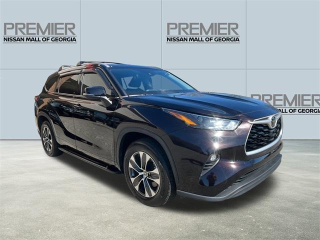 used 2022 Toyota Highlander car, priced at $32,287