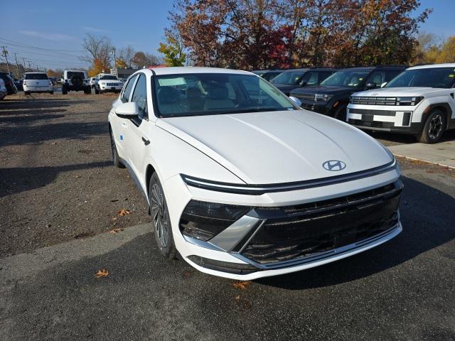 new 2024 Hyundai Sonata Hybrid car, priced at $32,975